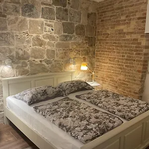 casa-vita-city-4-star-studio-apartment.splithotels.org/